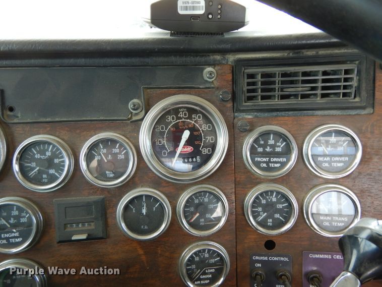 image for item DH2262 1999 Peterbilt 385 semi truck