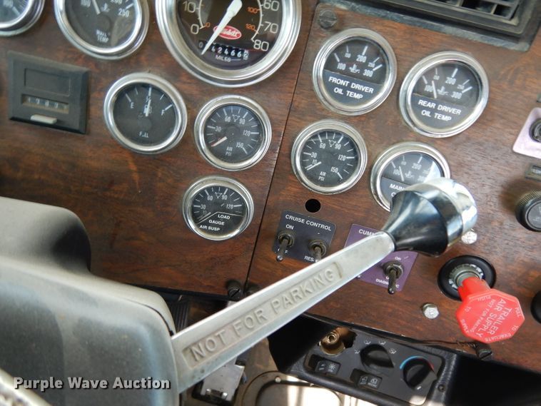 image for item DH2262 1999 Peterbilt 385 semi truck