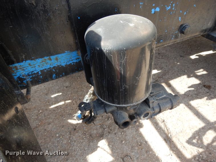 image for item DH2262 1999 Peterbilt 385 semi truck