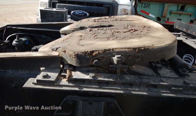 image for item DH2262 1999 Peterbilt 385 semi truck