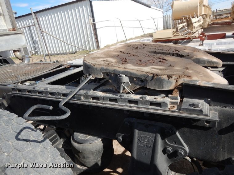 image for item DH2262 1999 Peterbilt 385 semi truck