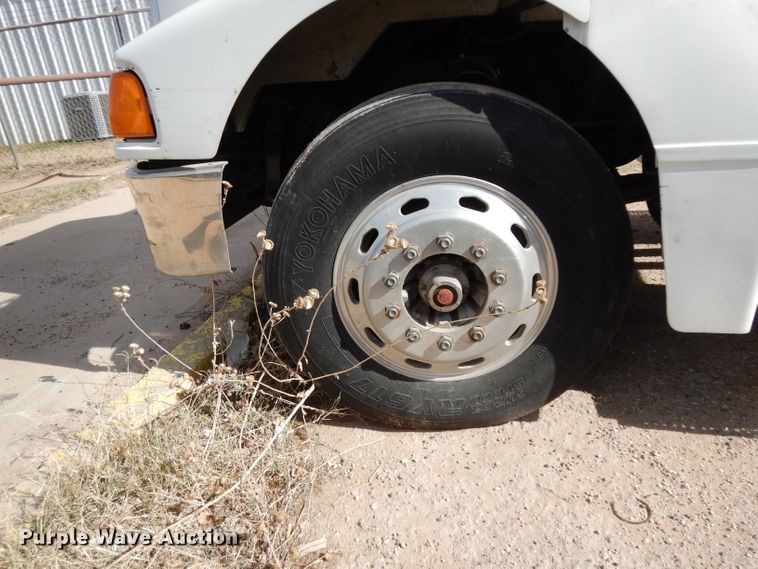 image for item DH2262 1999 Peterbilt 385 semi truck