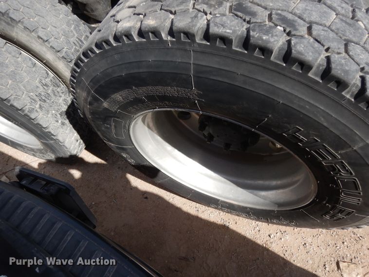 image for item DH2262 1999 Peterbilt 385 semi truck