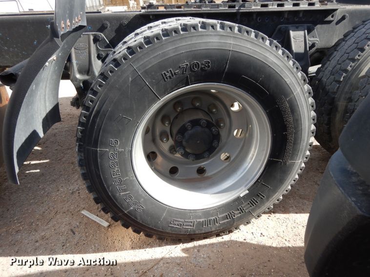 image for item DH2262 1999 Peterbilt 385 semi truck