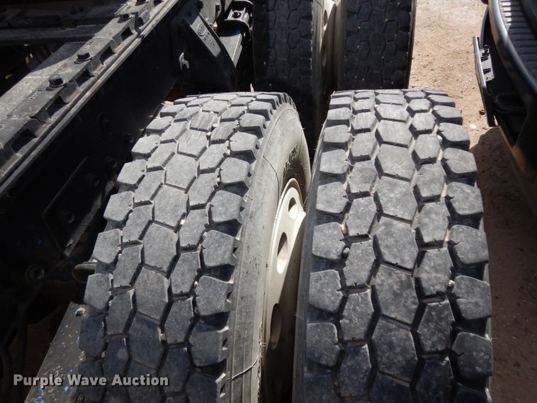 image for item DH2262 1999 Peterbilt 385 semi truck