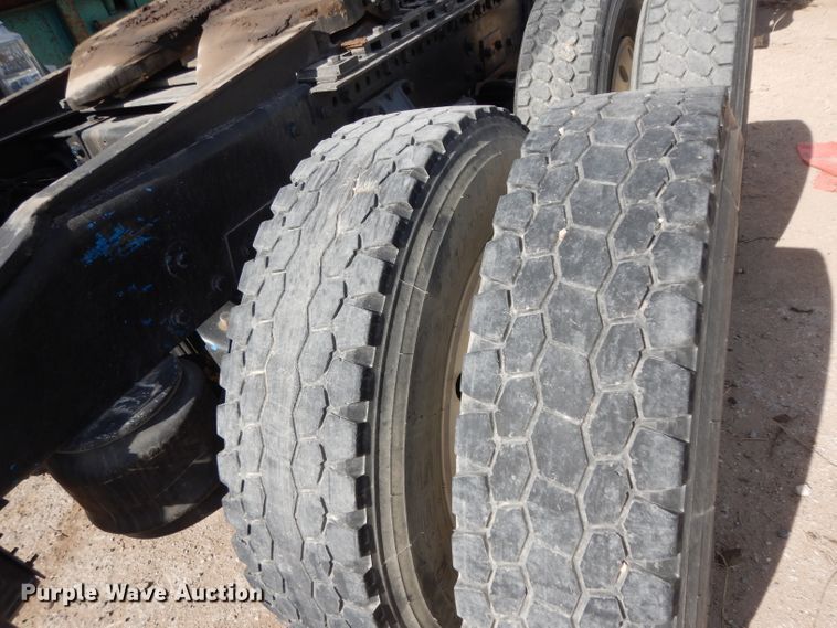 image for item DH2262 1999 Peterbilt 385 semi truck