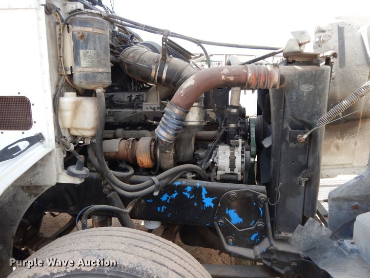 image for item DH2262 1999 Peterbilt 385 semi truck