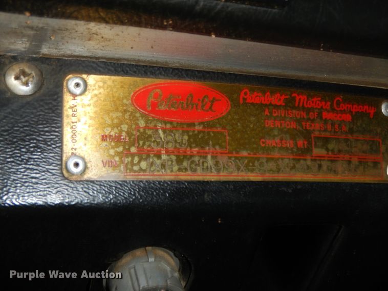 image for item DH2262 1999 Peterbilt 385 semi truck