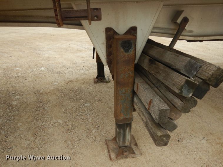 image for item DH2266 1999 Benson 5653A flatbed trailer