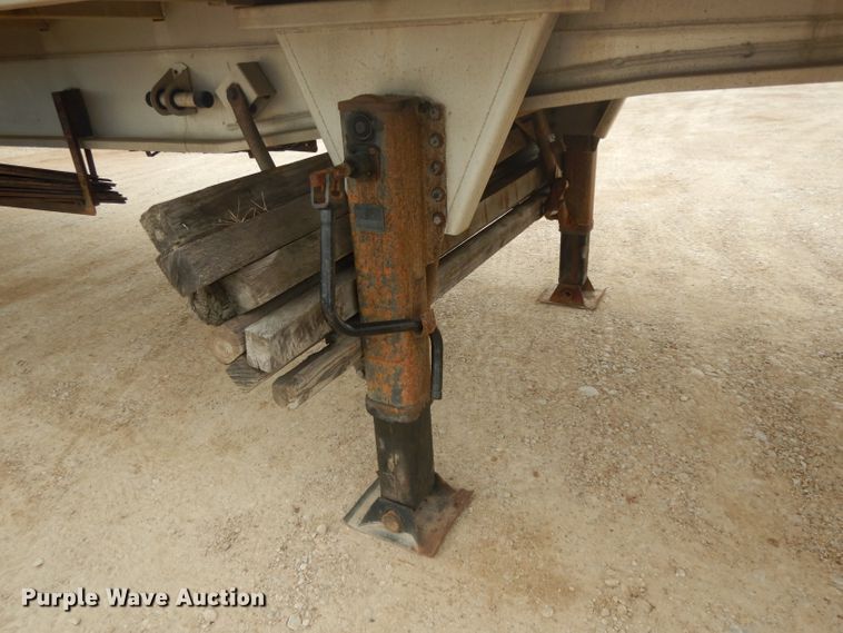 image for item DH2266 1999 Benson 5653A flatbed trailer