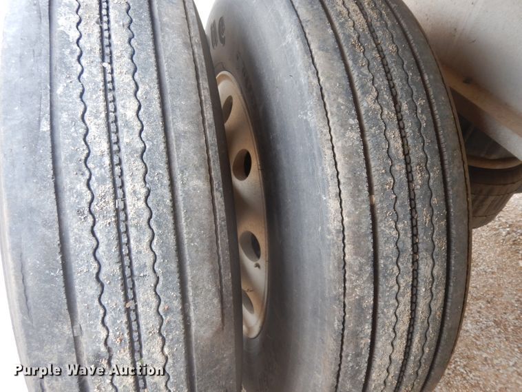 image for item DH2266 1999 Benson 5653A flatbed trailer