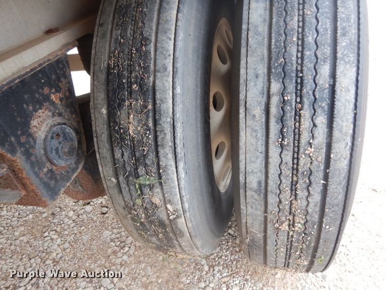 image for item DH2266 1999 Benson 5653A flatbed trailer