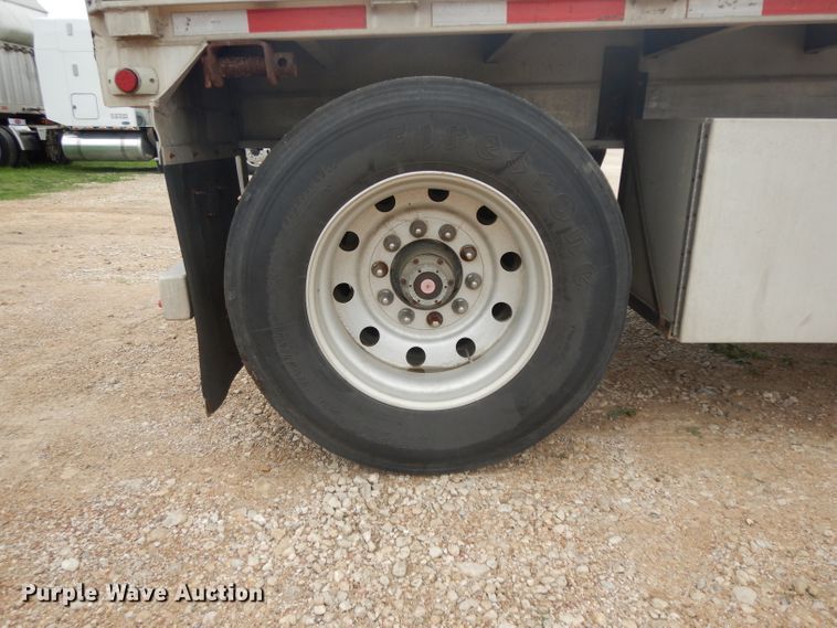 image for item DH2266 1999 Benson 5653A flatbed trailer