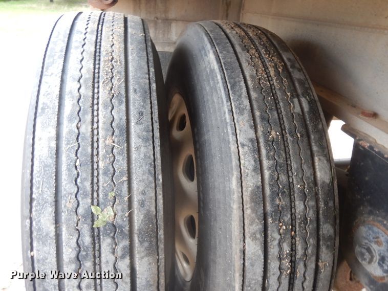 image for item DH2266 1999 Benson 5653A flatbed trailer