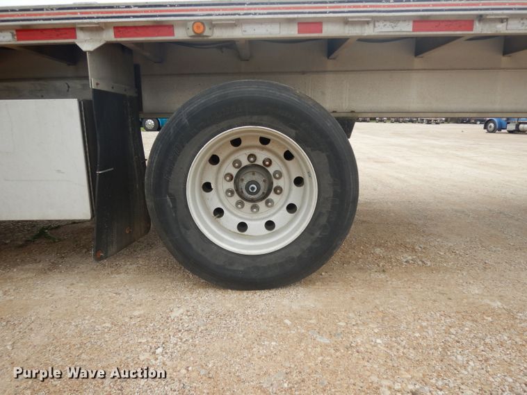 image for item DH2266 1999 Benson 5653A flatbed trailer