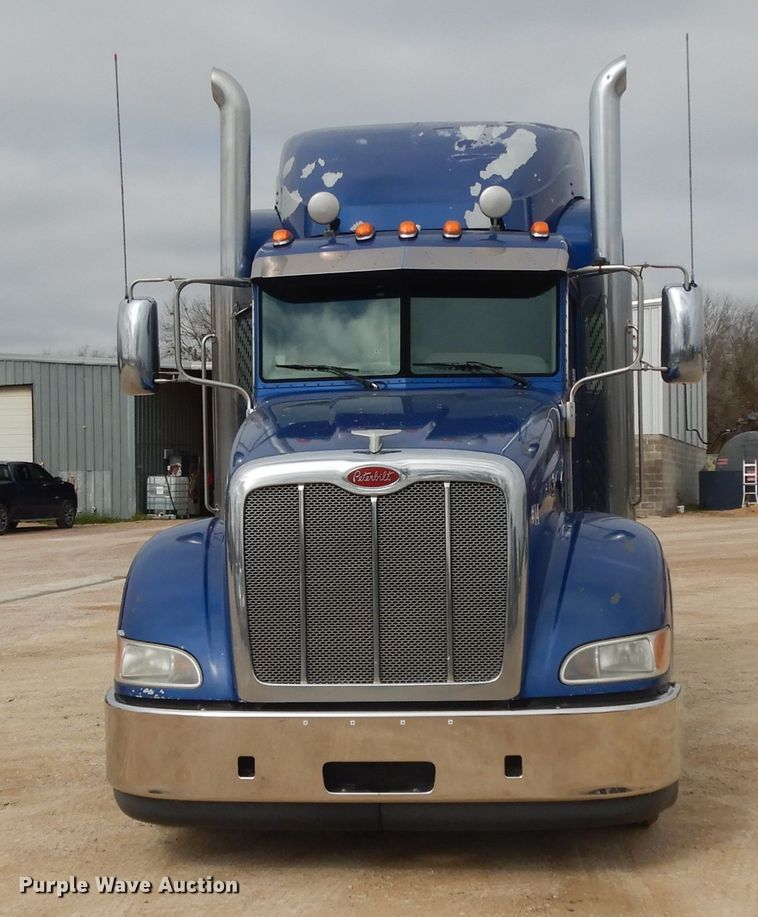 image for item DH2269 2010 Peterbilt 386 semi truck