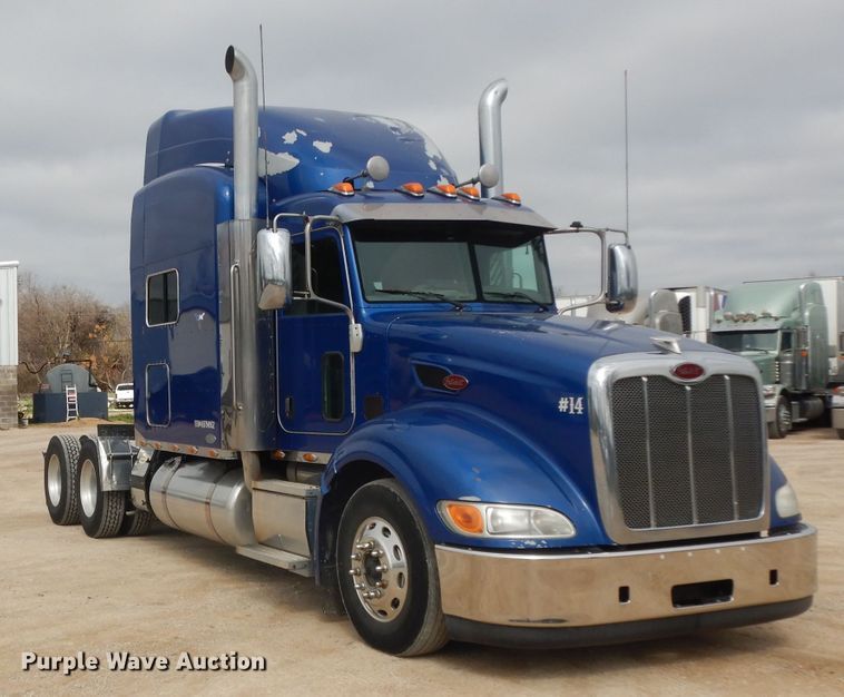 image for item DH2269 2010 Peterbilt 386 semi truck