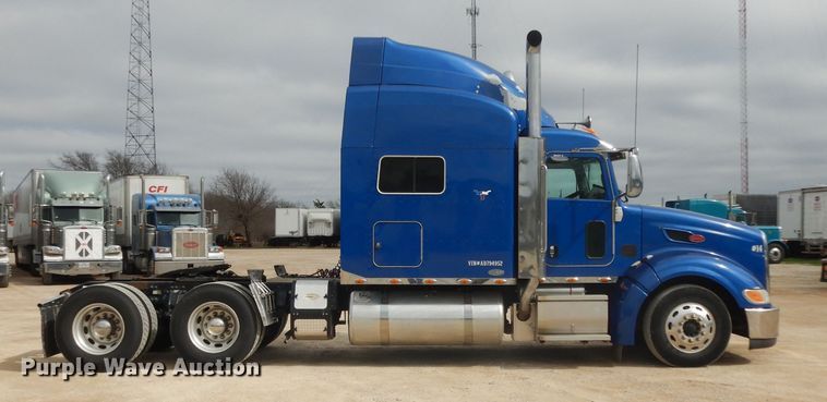 image for item DH2269 2010 Peterbilt 386 semi truck