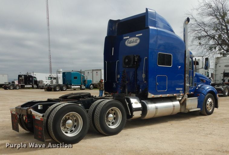 image for item DH2269 2010 Peterbilt 386 semi truck