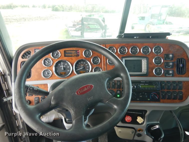 image for item DH2269 2010 Peterbilt 386 semi truck