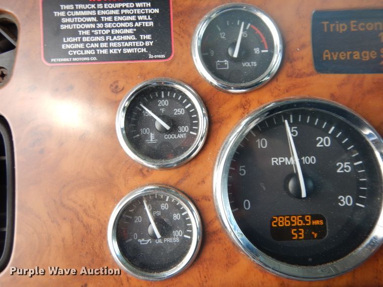 image for item DH2269 2010 Peterbilt 386 semi truck