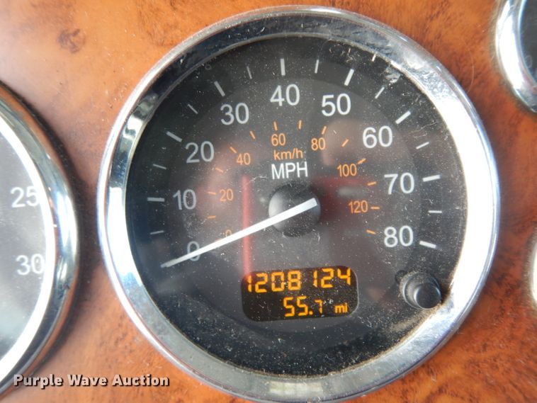 image for item DH2269 2010 Peterbilt 386 semi truck