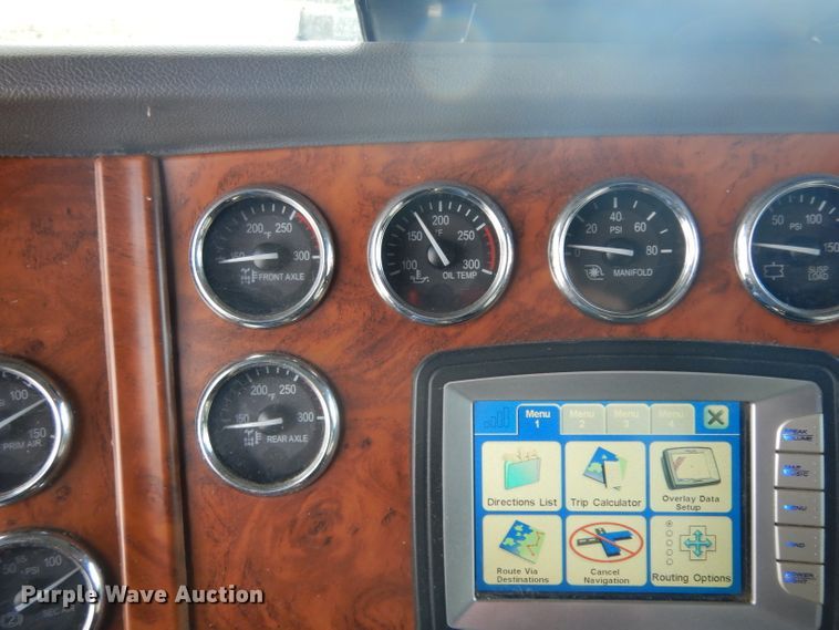 image for item DH2269 2010 Peterbilt 386 semi truck