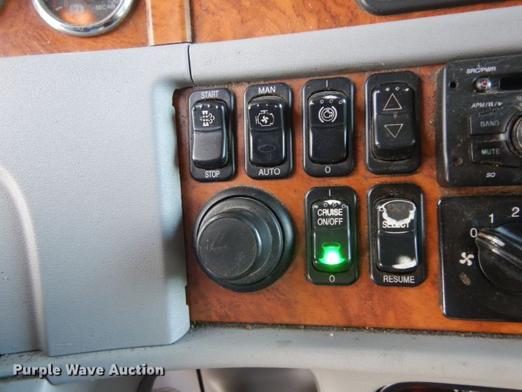 image for item DH2269 2010 Peterbilt 386 semi truck