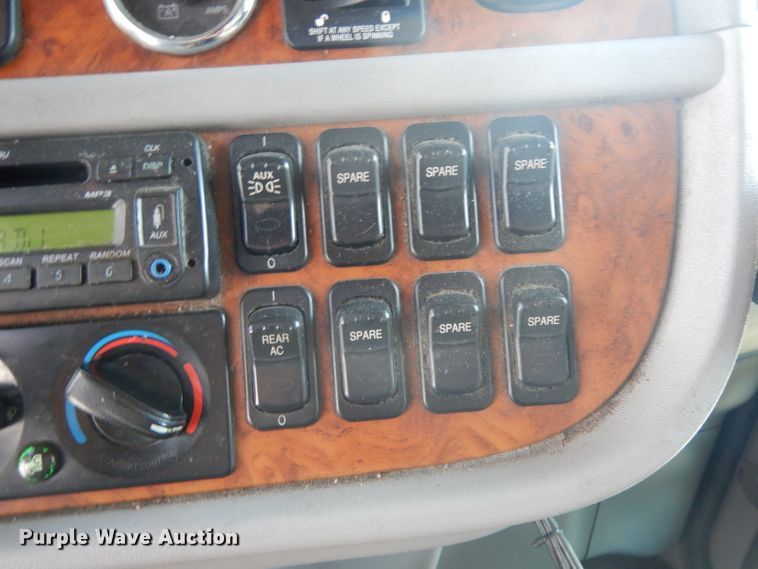 image for item DH2269 2010 Peterbilt 386 semi truck