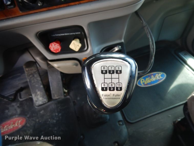 image for item DH2269 2010 Peterbilt 386 semi truck