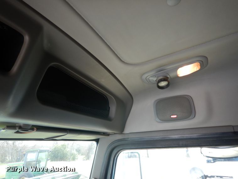 image for item DH2269 2010 Peterbilt 386 semi truck