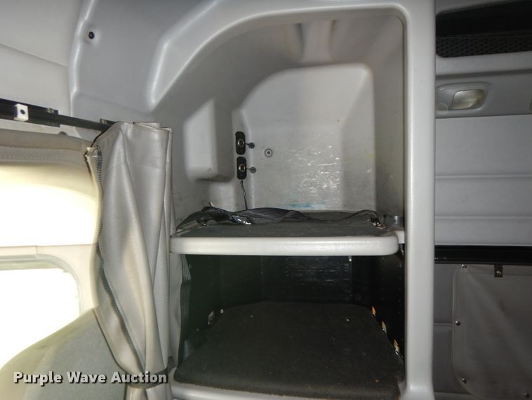 image for item DH2269 2010 Peterbilt 386 semi truck