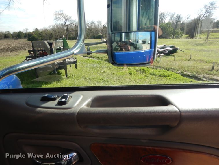 image for item DH2269 2010 Peterbilt 386 semi truck