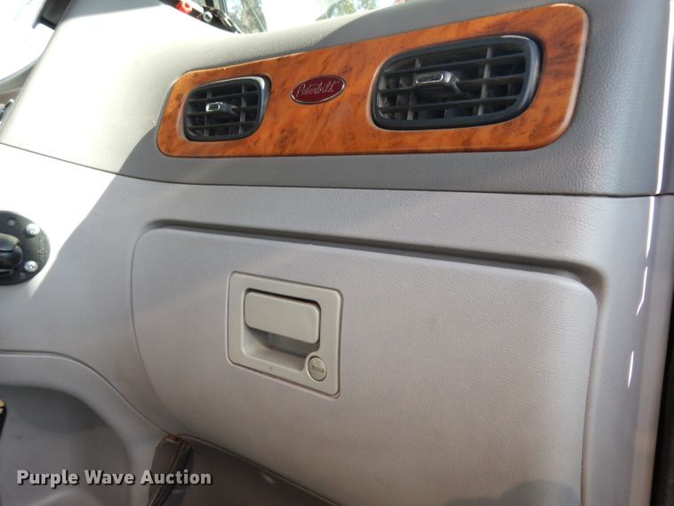 image for item DH2269 2010 Peterbilt 386 semi truck