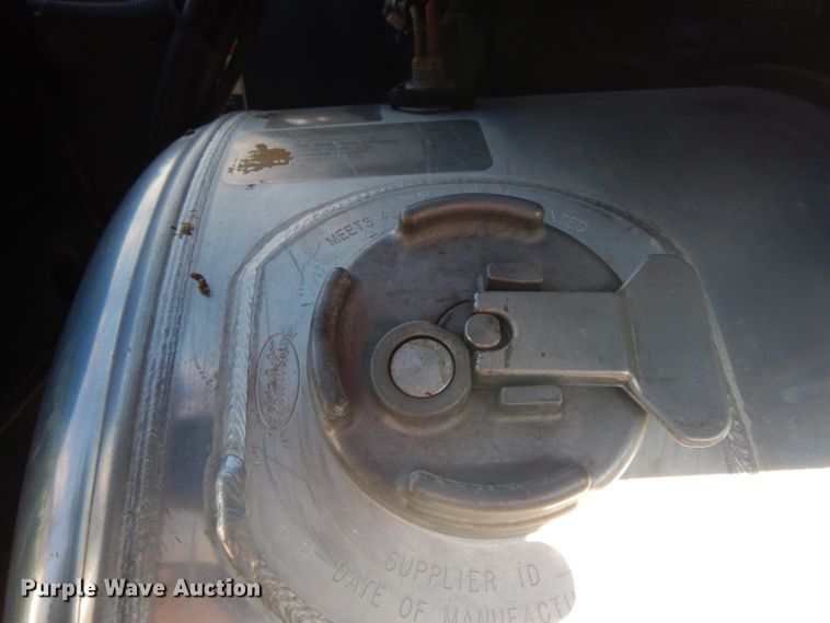 image for item DH2269 2010 Peterbilt 386 semi truck