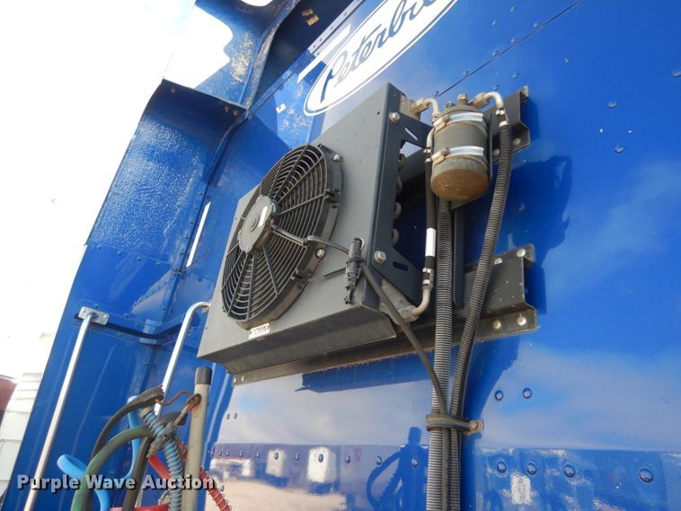 image for item DH2269 2010 Peterbilt 386 semi truck