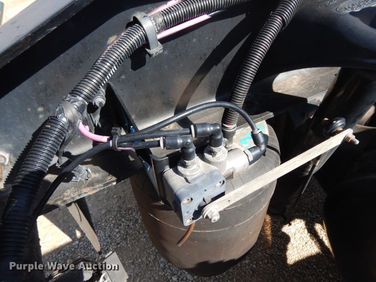 image for item DH2269 2010 Peterbilt 386 semi truck