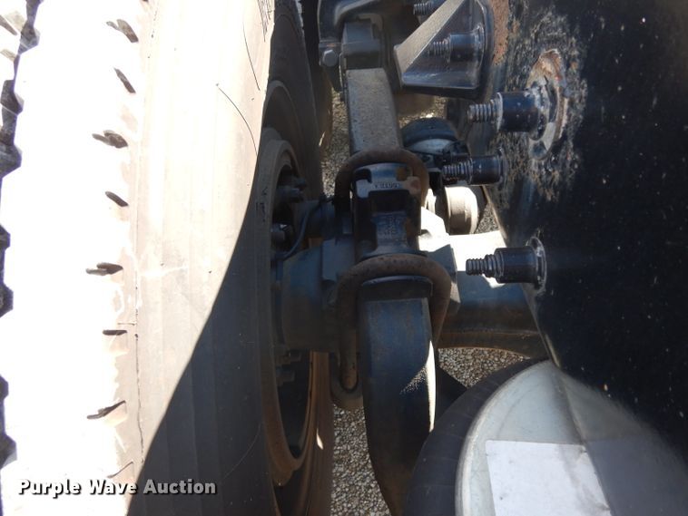 image for item DH2269 2010 Peterbilt 386 semi truck