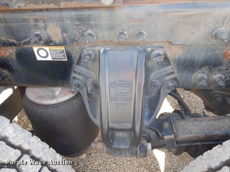 image for item DH2269 2010 Peterbilt 386 semi truck