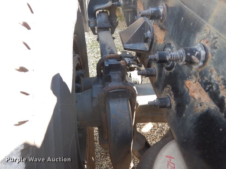 image for item DH2269 2010 Peterbilt 386 semi truck