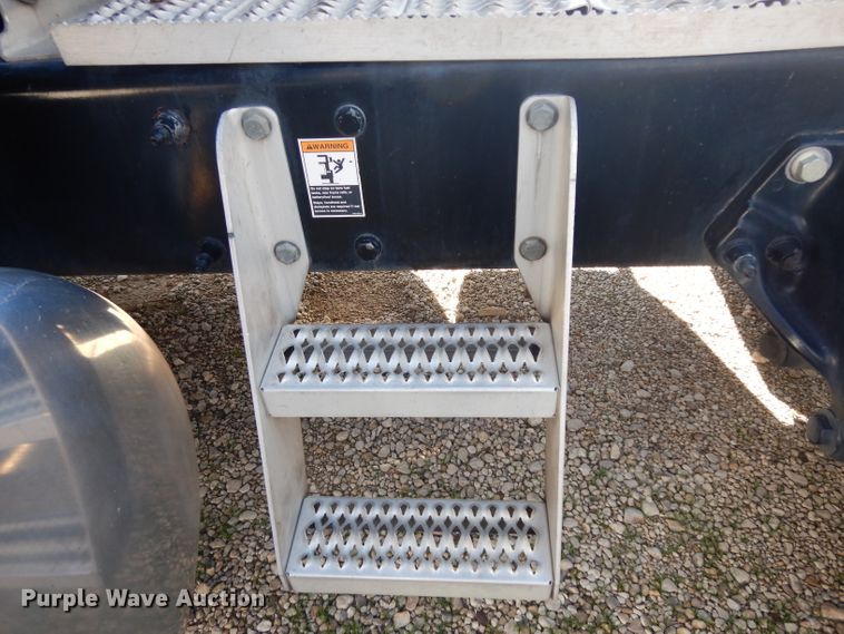 image for item DH2269 2010 Peterbilt 386 semi truck