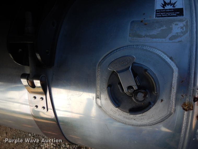 image for item DH2269 2010 Peterbilt 386 semi truck