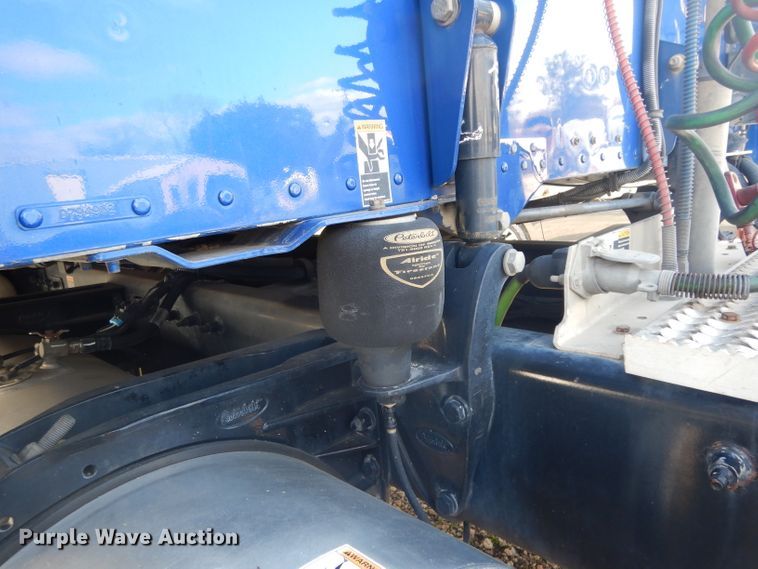 image for item DH2269 2010 Peterbilt 386 semi truck