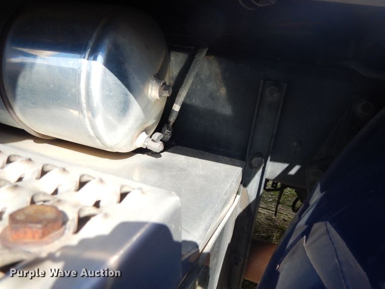 image for item DH2269 2010 Peterbilt 386 semi truck