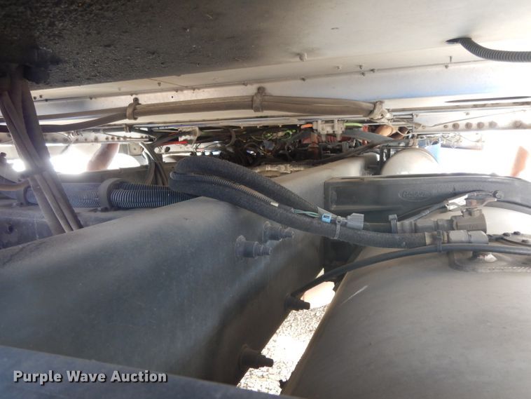 image for item DH2269 2010 Peterbilt 386 semi truck