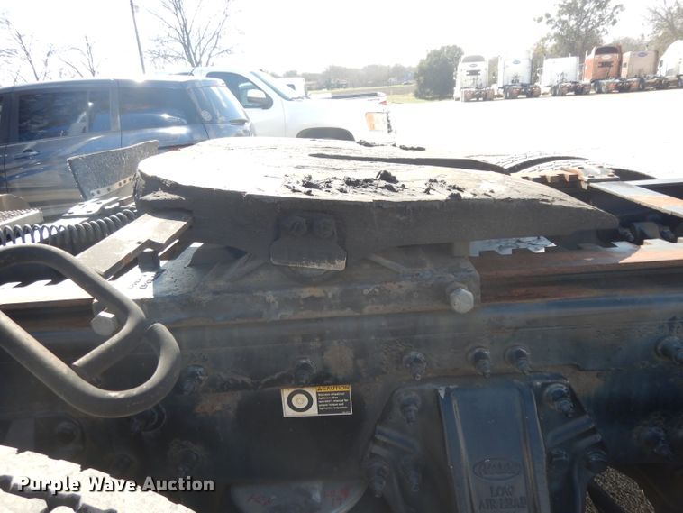 image for item DH2269 2010 Peterbilt 386 semi truck