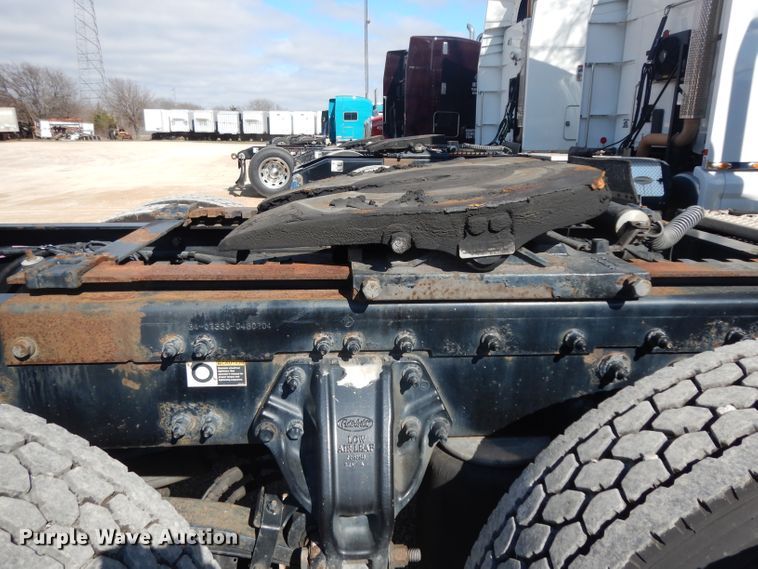 image for item DH2269 2010 Peterbilt 386 semi truck