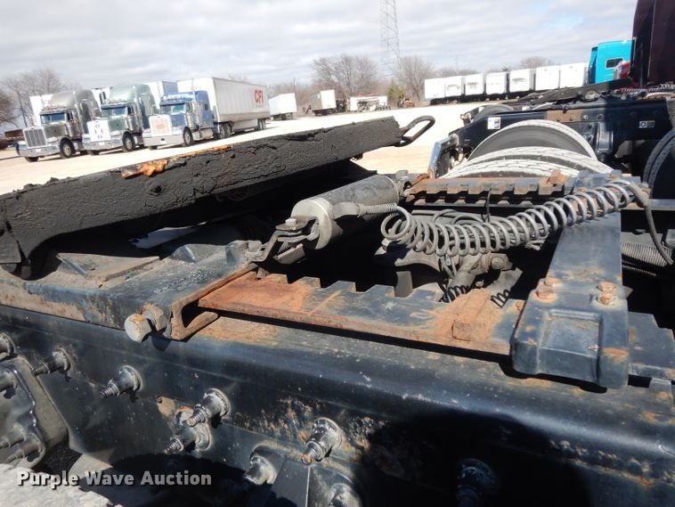 image for item DH2269 2010 Peterbilt 386 semi truck