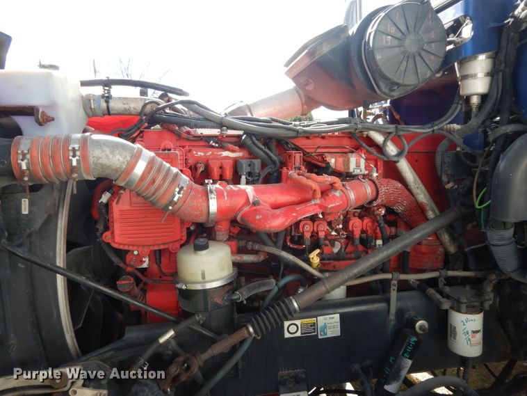 image for item DH2269 2010 Peterbilt 386 semi truck