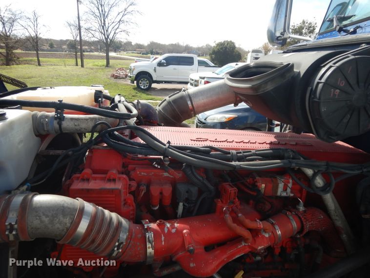 image for item DH2269 2010 Peterbilt 386 semi truck